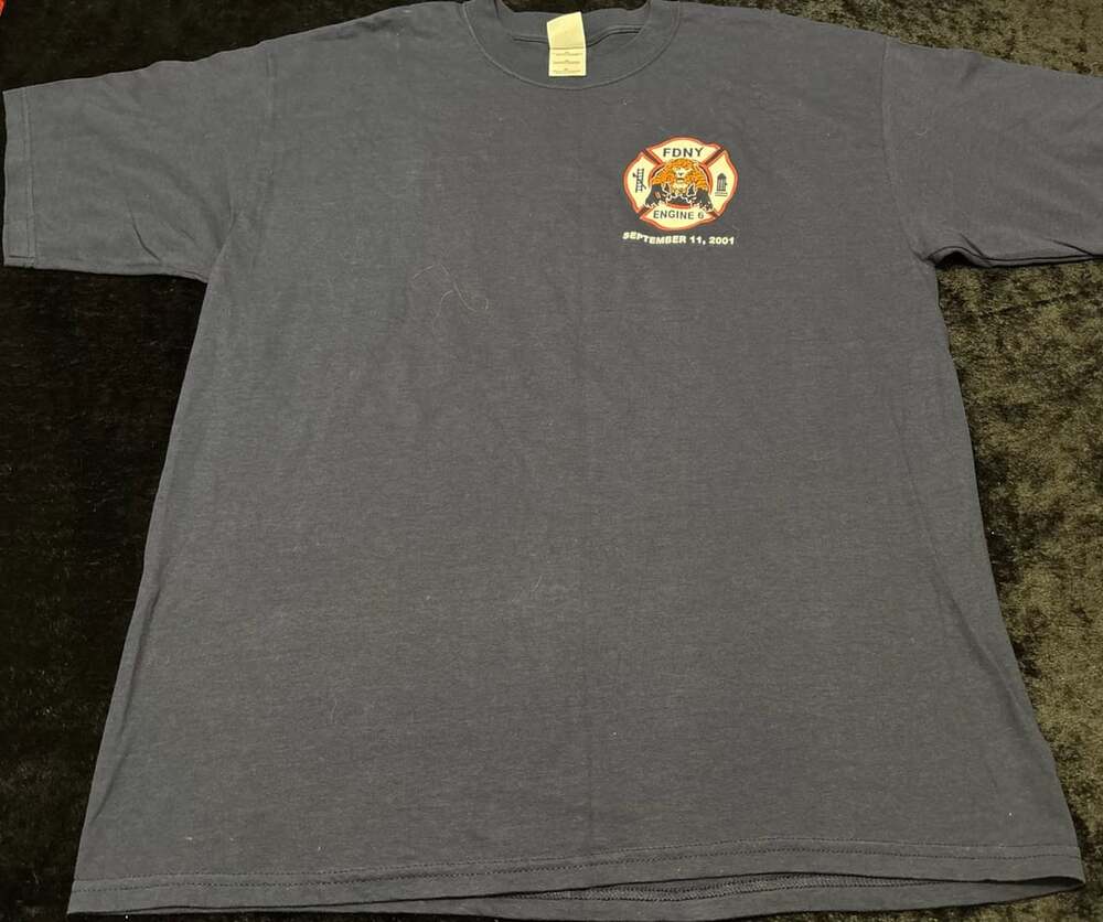 Men XL Vintage 2001 9/11 FDNY Memorial Engine 6  T-Shirt